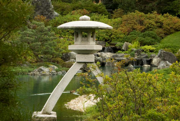 Taman Zen dengan Raksa